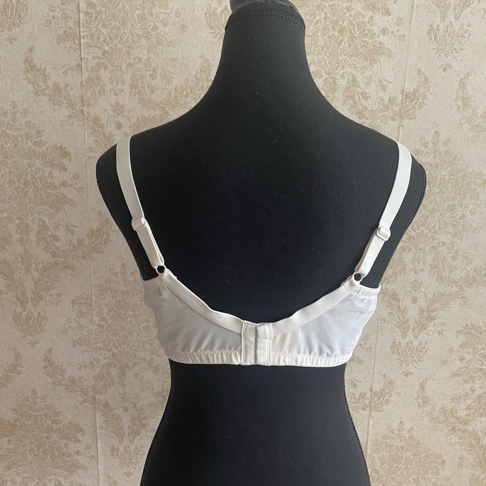 Wonderbra Sheer White Mesh Bra - Picture 2 of 6